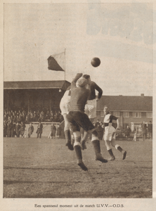 874765 Afbeelding van een spelmoment uit de voetbalwedstrijd tussen U.V.V. (Utrecht) en O.D.S. (Dordrecht), op het ...